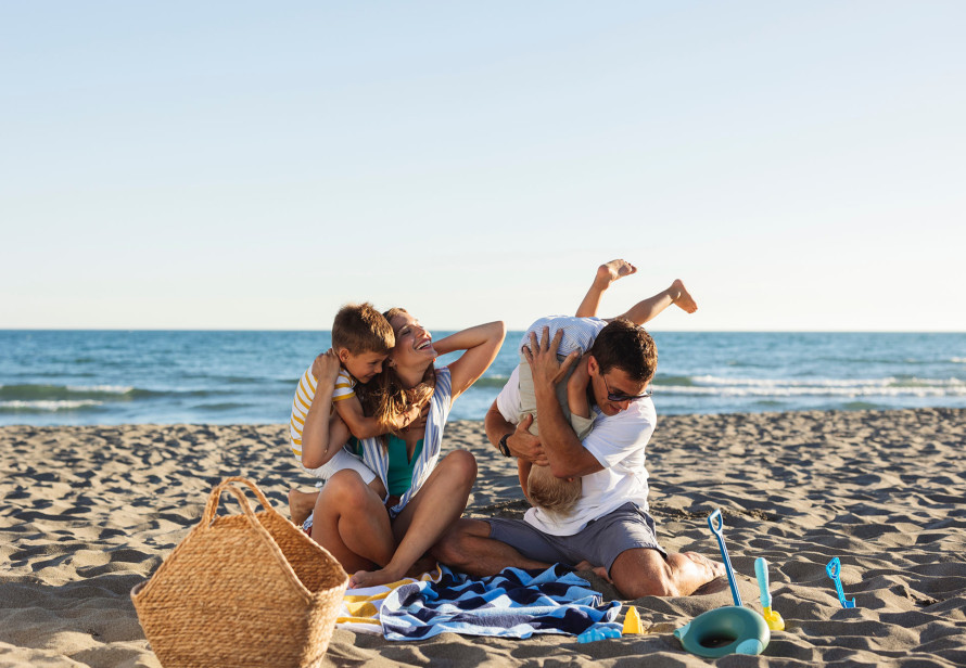 media.Family-slide_02-AdobeStock_1373560738