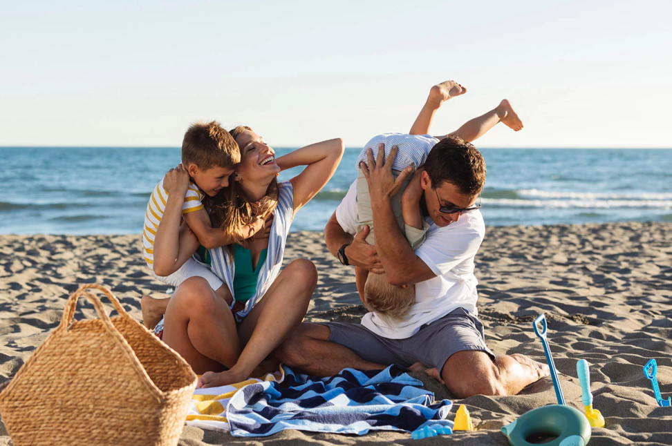 media.Family-slide_02-AdobeStock_1373560738