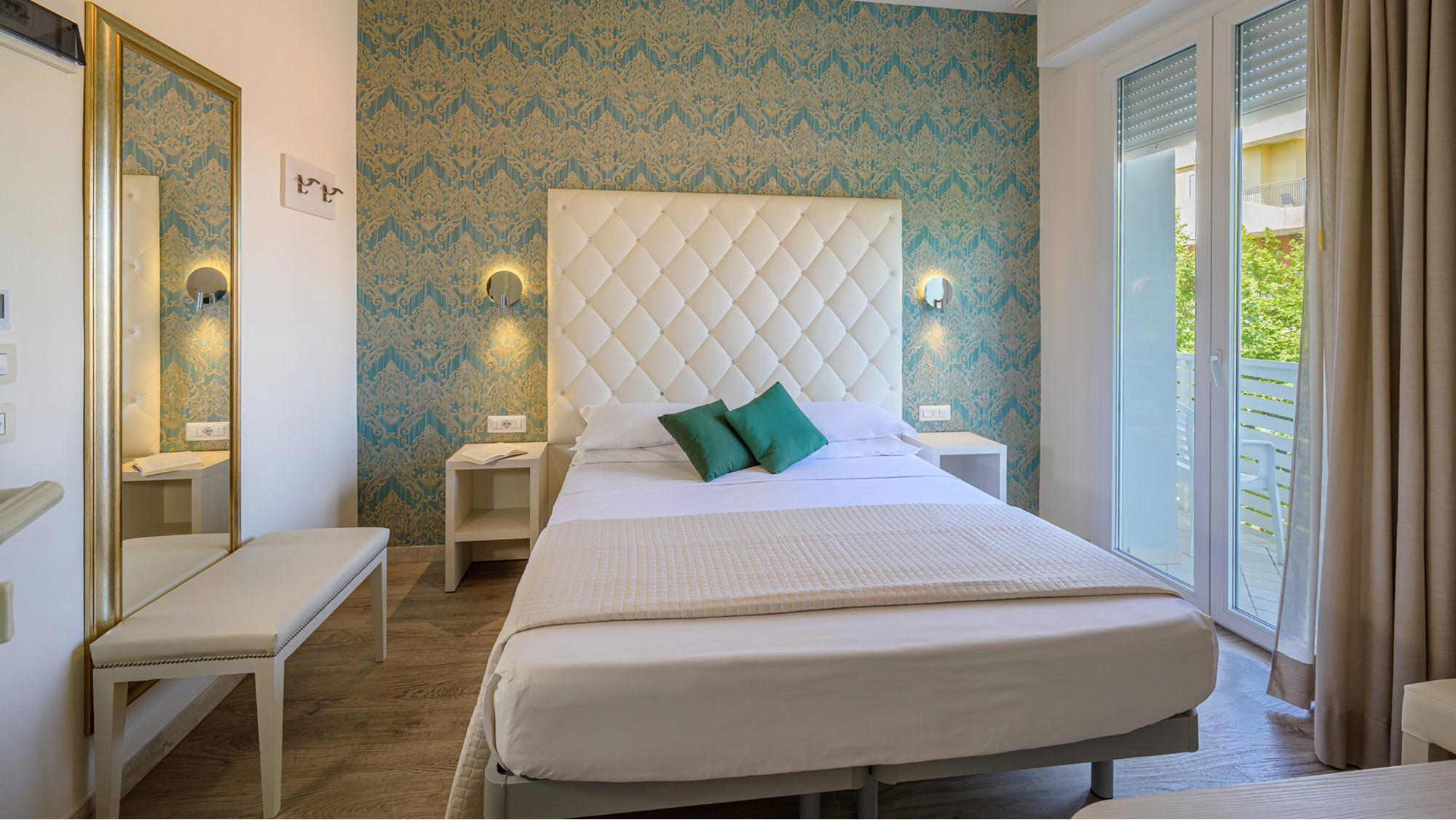 media.Classic-slide_03-Acquamarina_formato-web-(20)